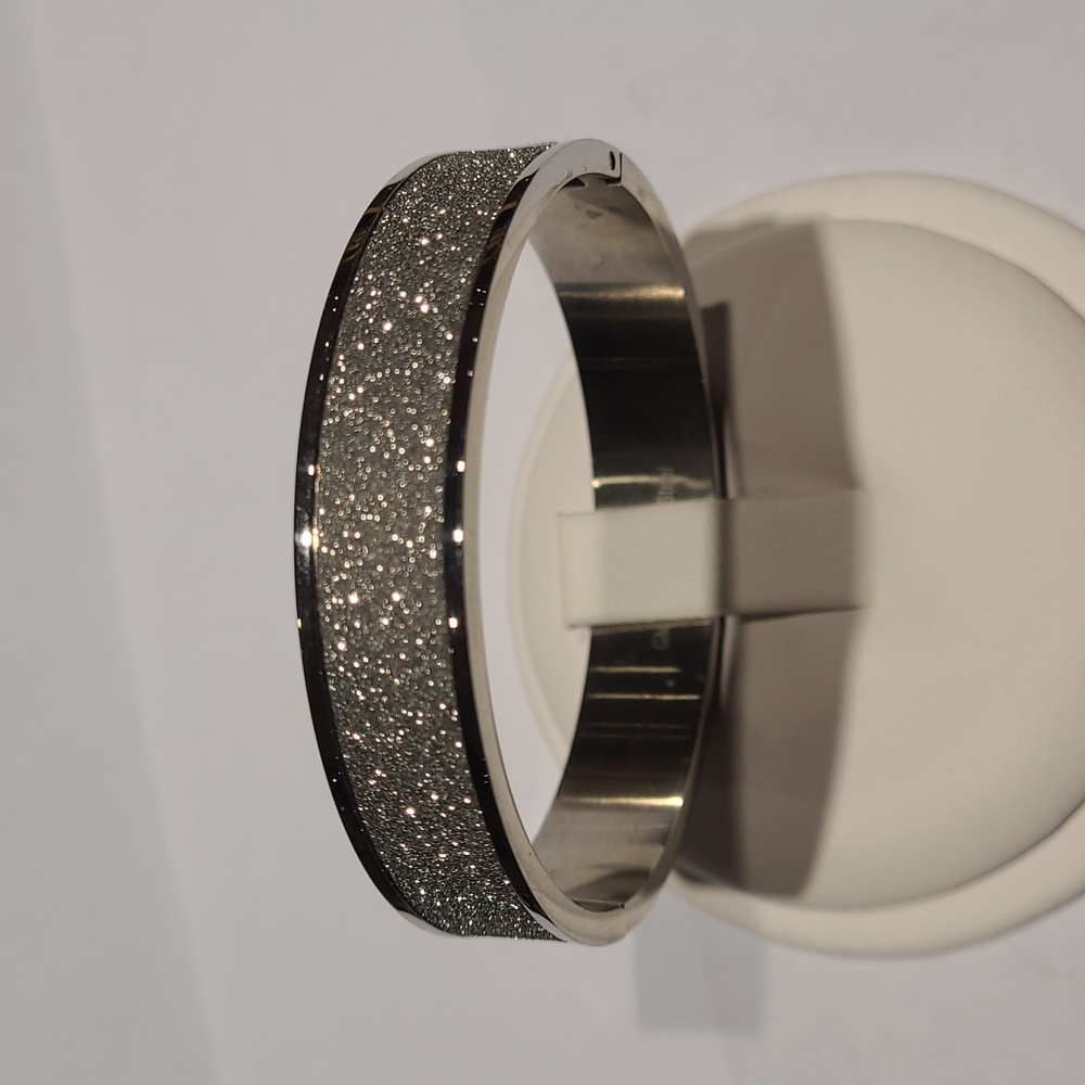 Lady's stainless steel bracelet.